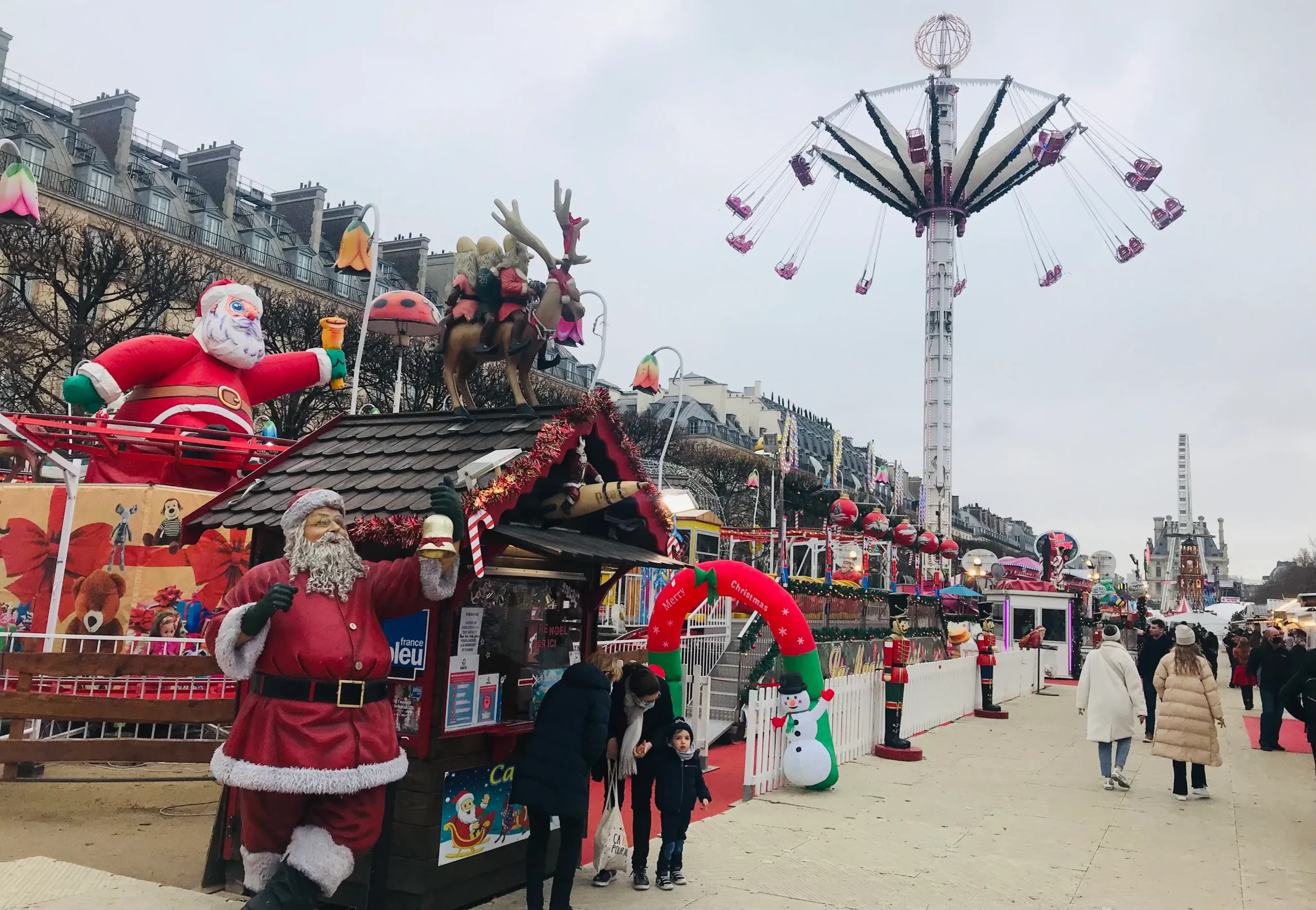 marche-noel-tuileries-illuminations marche-noel-tuileries-illuminations