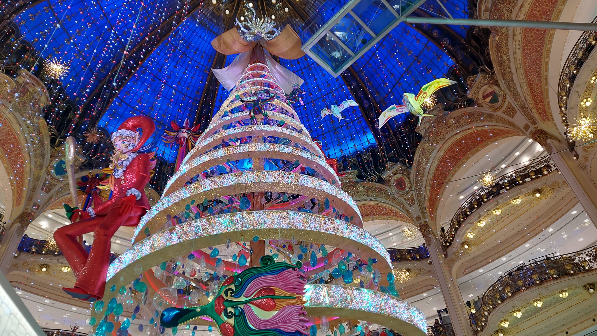noel-illuminations-vitrines-paris-galeries-lafayette noel-illuminations-vitrines-paris-galeries-lafayette